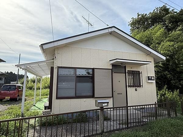 【外観】日当たり良好。たっぷりの陽光と爽やかな風を感じられる明るい住まいです。