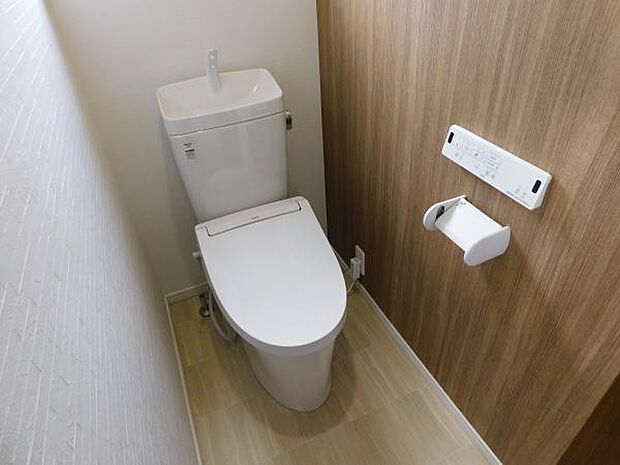 【トイレ】清潔感のあるホワイトのトイレ