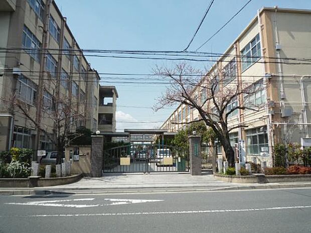 京都市立西院中学校まで485m
