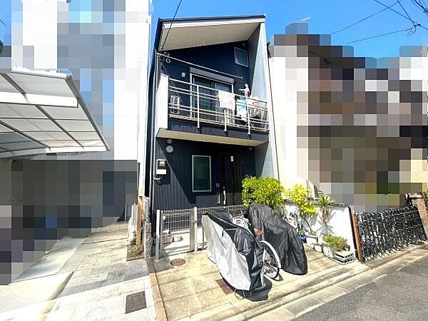 自転車・バイク複数台駐輪可能です。物置等も置けますので使い方は広がります。