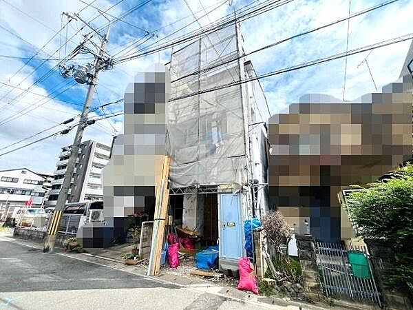スーパー徒歩8分、コンビニ徒歩6分なので日々のお買い物がスムーズです。将来も安心して暮らせる環境ですね。