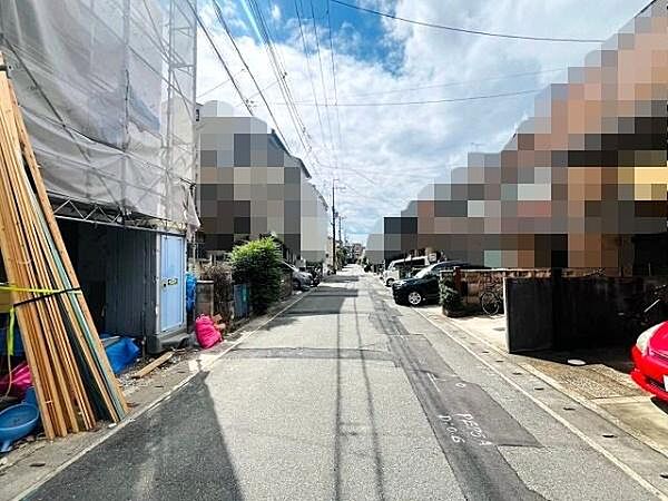 前道6mなので車の出し入れがスムーズです。見通しが良く飛び出しの心配が少ないのでお子様や歩行者にも安心です◎