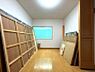 洋室：部屋ごとに収納がある為「誰の物がどこにあるか分からない」といった悩みが起きにくくなります。