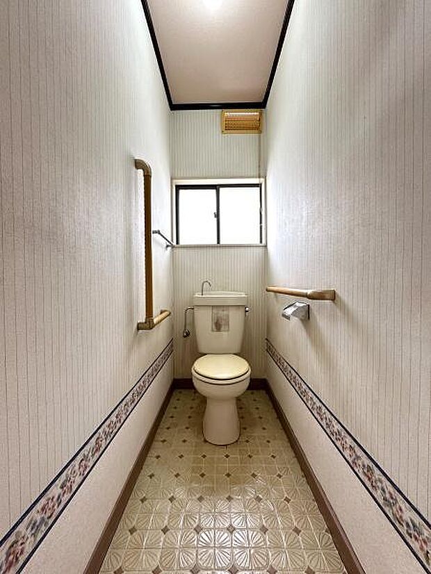 トイレは新しいものに交換予定！トイレには窓が付いているため常に新鮮な空気を取り入れることができます。
