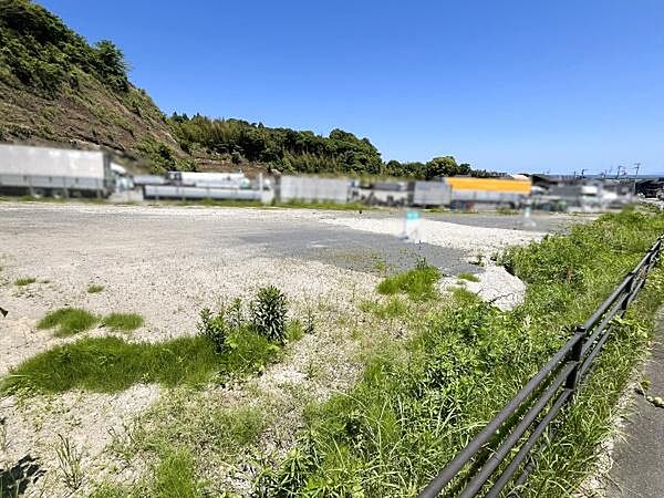 地目：山林、用途地域：第1種住居専用地域