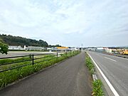 前面道路含む現地。（2024年5月撮影）