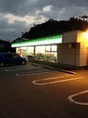 ファミリーマート猪野店まで860m
