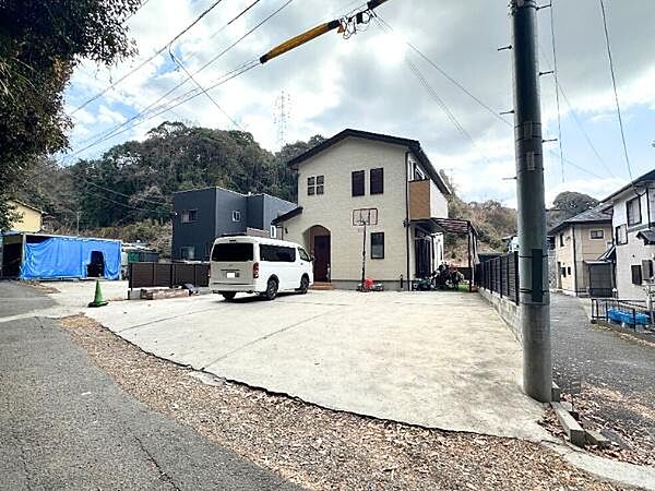 前面道路含む現地写真です
