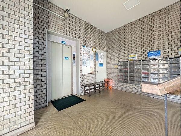 エレベーター前