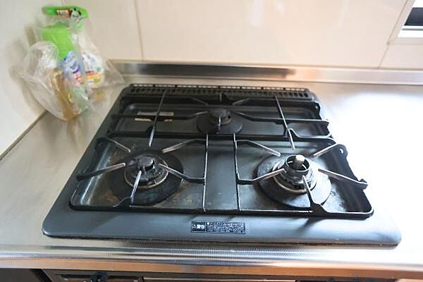 キッチンは三口コンロ付き