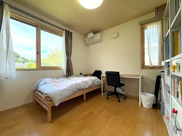 4.5帖の洋室はお子様部屋はもちろん、書斎や趣味部屋としても使いやすい広さ。