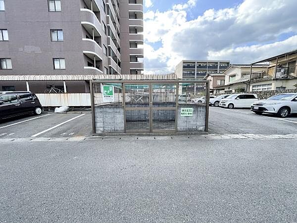 敷地内にゴミステーションが設置されています！日々のごみ出しもスムーズ♪