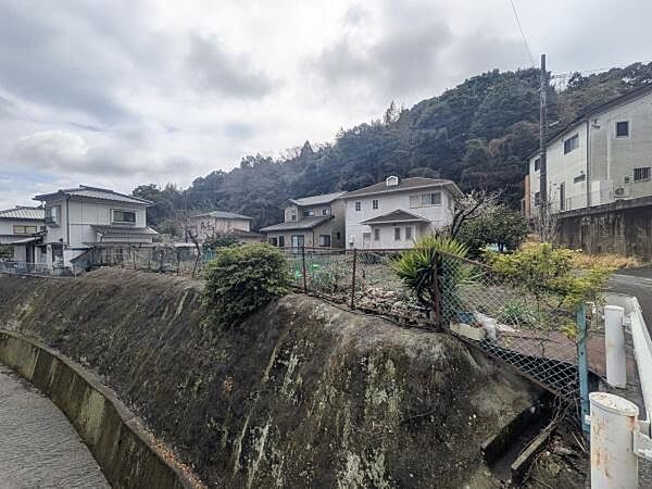 現地北側の擁壁