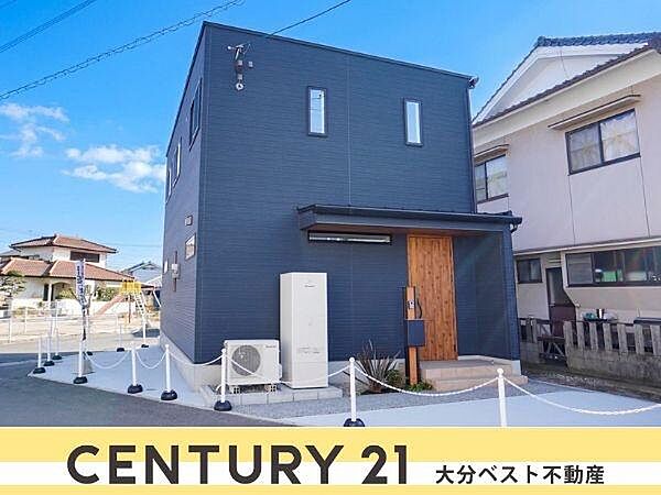 ネイビーブルーでスタイリッシュな外観。