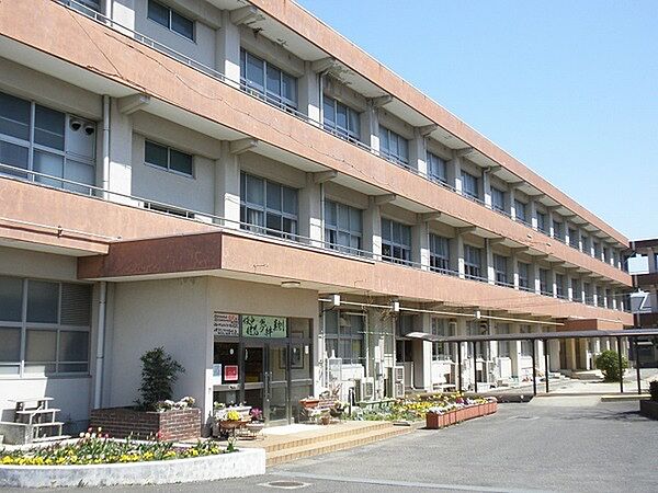 大分市立坂ノ市中学校まで2700m、大分市立坂ノ市中学校まで約2700m