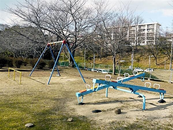 明野緑地まで1293m、明野緑地まで約13000ｍ