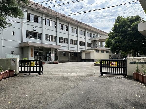 大分市立稙田東中学校まで1400m、大分市立稙田東中学校まで約1400ｍ