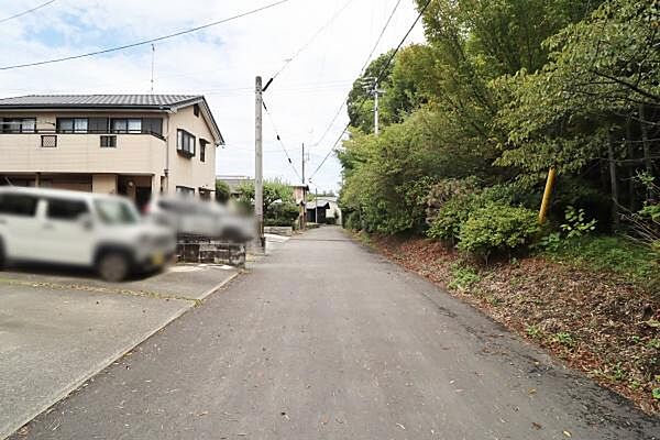 前面道路幅員約5ｍ！車通りが少なく、落ち着いた静かな環境♪