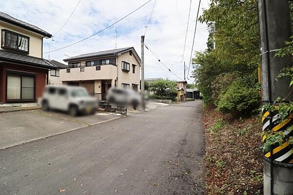 前面道路幅員約5ｍ！車通りが少なく、落ち着いた静かな環境♪
