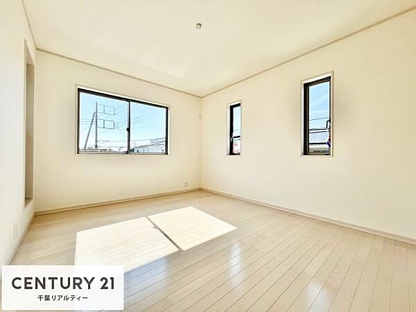 シンプルにデザインされているため、家具を選びません！お気に入りの家具を置いてくつろげる空間を作ることができます。