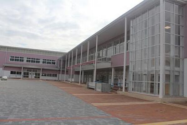 木更津市立真舟小学校まで1289m