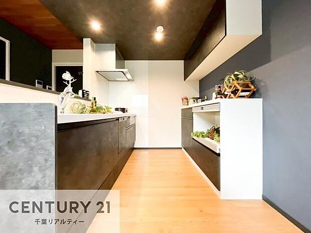 収納スペースが豊富で、調理スペースがスッキリと片付きひろ〜く活用できます!快適に作業ができます!毎日の料理が捗ります!