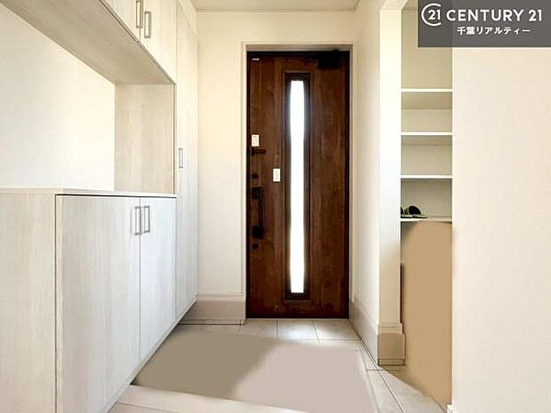 シューズボックス付きなので、玄関が片付きお掃除がしやすいです！スッキリした玄関で戸を開けた瞬間、清潔感のある心地いい空間が出迎えてくれます。