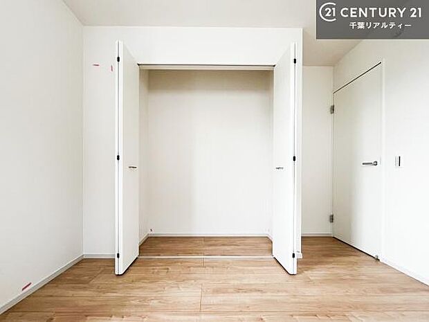 たっぷり収納住空間。住空間をすっきり使うためには必須ポイントの収納スペースですよね。是非現地でご確認ください。