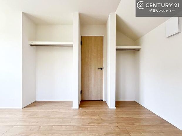 各居室収納付き!急なお客様が来客しても散らかったお部屋をサッと片付けられます!お部屋のスペースが生まれゆとりあるお部屋を演出することが出来ます!