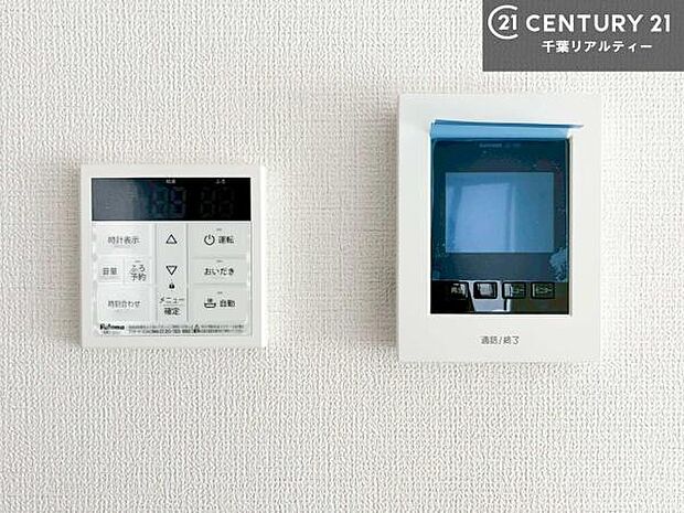 TVモニター付きインターホンでお子様のお留守番中なども安心ですね。ボタンひとつでお風呂の準備がととのう！オートバスつき。