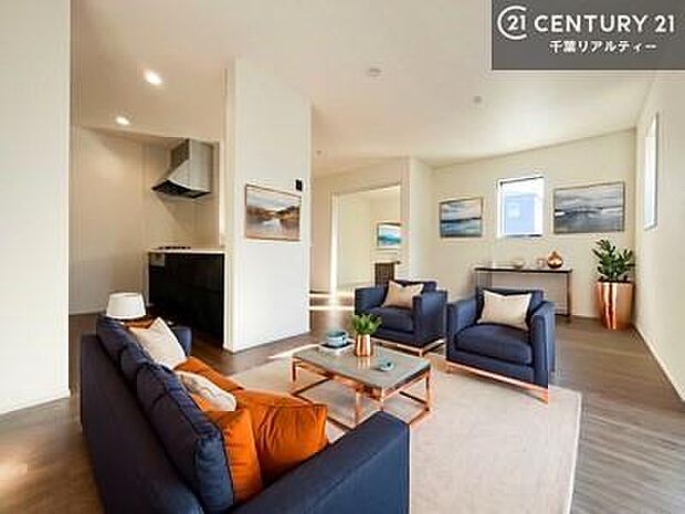 【同仕様】家具はCGパースです。大切な家族が集まるからこそLDKにはこだわりたい。子供たちが元気に笑いながら走り回っている姿を見た時が「広い家にして良かった」と思う瞬間です。