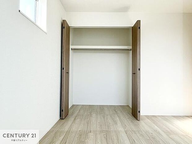 各居室収納付き!急なお客様が来客しても散らかったお部屋をサッと片付けられます!お部屋のスペースが生まれゆとりあるお部屋を演出することが出来ます!