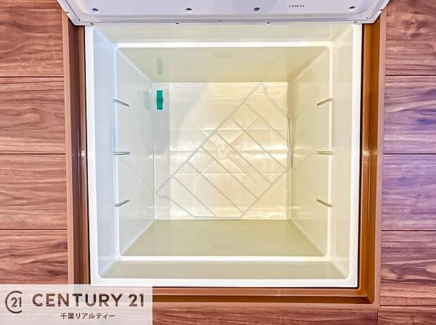 【同仕様】便利な床下収納付き!漬物を作ったり非常食の収納!普段使わないような小物類の収納に便利!場所を取らない収納スペース!