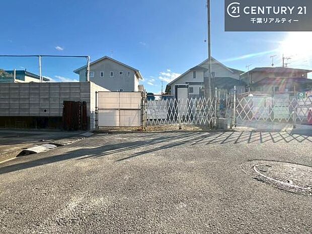 気になるお子様の学校までの道のりや駅までのルート、お買い物の場所などもご一緒にご案内いたします!