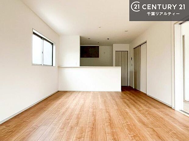 広々ダイニングスペース!ゆったりお食事。笑い声響く楽しい時間が過ごせます。日々の疲れも癒されます!