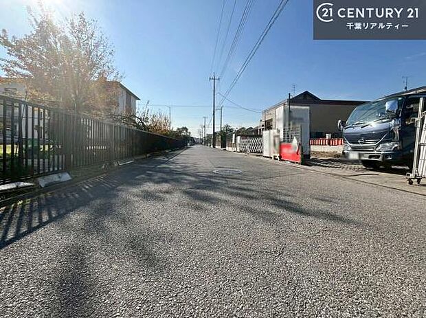 周辺環境や、お客様のご希望に合った物件も一緒にご案内を致します。住宅ローンアドバイザーによるご相談も承ります。当社はお問い合わせに即対応します!お待たせしません!