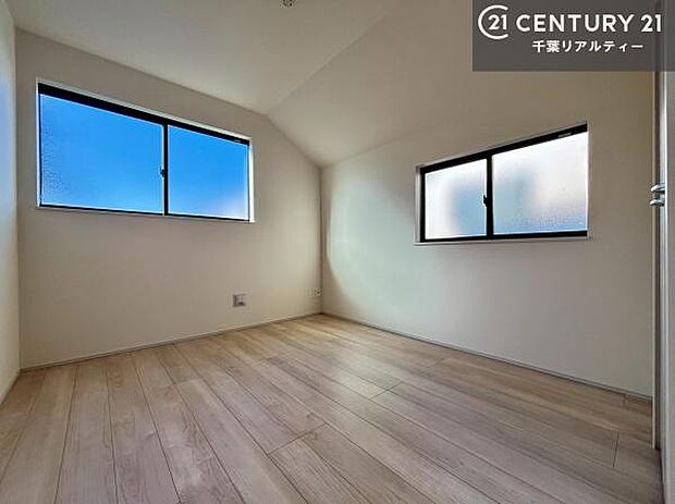 シンプルにデザインされているため、家具を選びません！お気に入りの家具を置いてくつろげる空間を作ることができます。