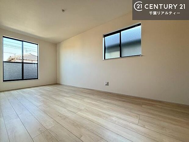 シンプルにデザインされているため、家具を選びません!お気に入りの家具を置いてくつろげる空間を作ることができます。