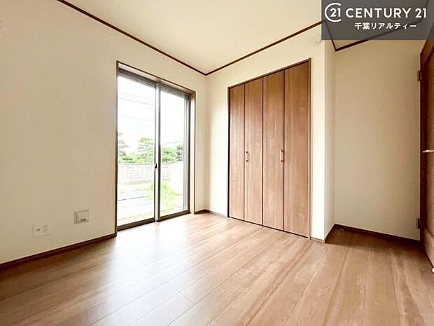 シンプルにデザインされているため、家具を選びません!お気に入りの家具を置いてくつろげる空間を作ることができます。