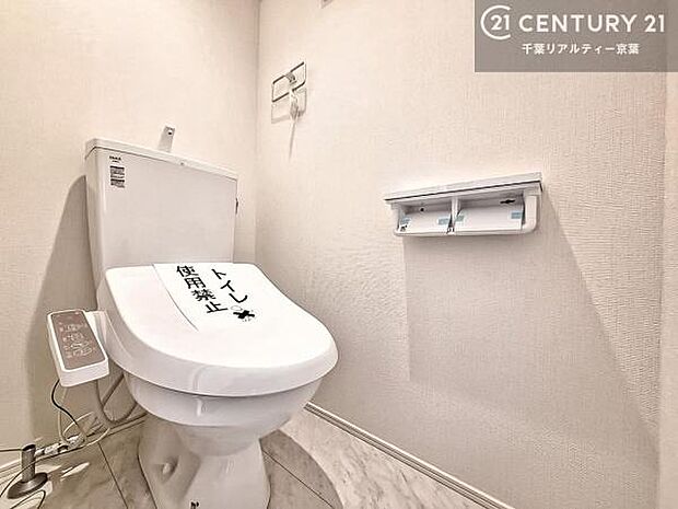 【同仕様】1・2階にトイレがございます！朝の忙しい時間帯も待たずにすみそうですね。清潔感のあるトイレでお手入れがしやすいです！