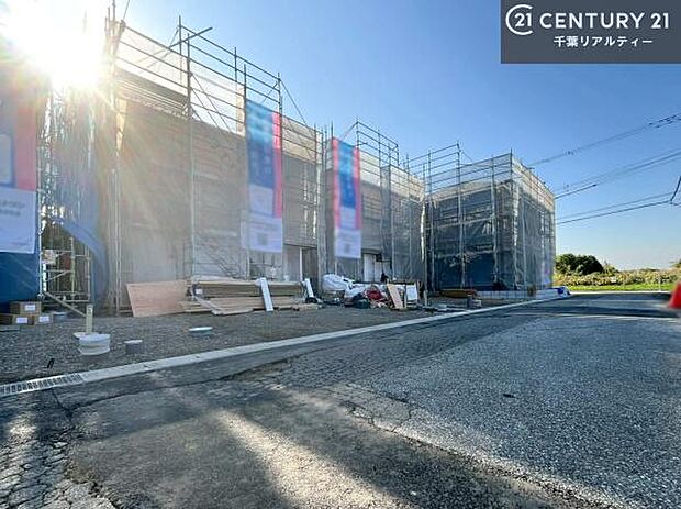 周辺環境や、お客様のご希望に合った物件も一緒にご案内を致します。住宅ローンアドバイザーによるご相談も承ります。当社はお問い合わせに即対応します!お待たせしません!