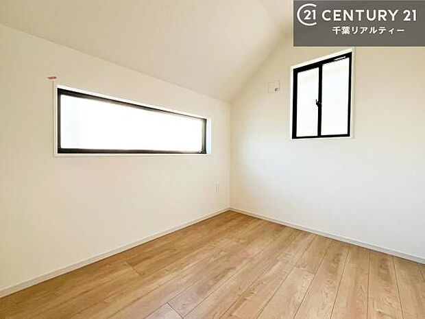 4.2帖の日用品や小物をスッキリ片づけられる嬉しいスペース。暮らしやすさを考えた工夫が詰まっています。