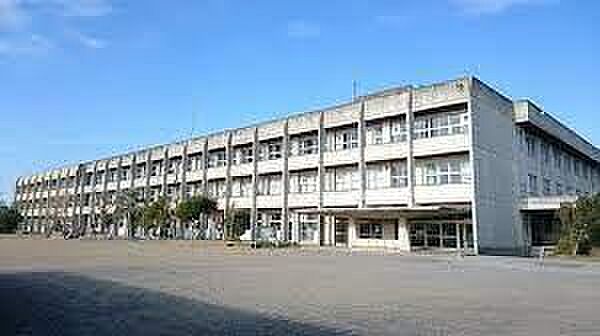 君津市立周西小学校まで1821m