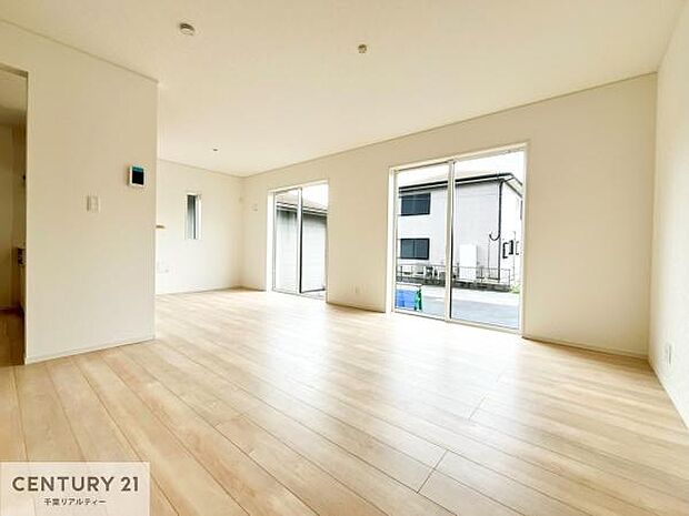 広々ダイニングスペース！ゆったりお食事。笑い声響く楽しい時間が過ごせます。日々の疲れも癒されます！