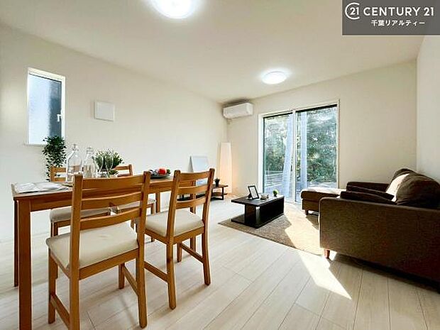 心地良いリビングは家族が自然と集まります。家族団欒の時間が増えそうです。ご家族と、より一層充実した時間を過ごせそうですね。