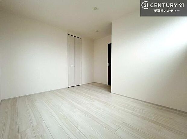 シンプルにデザインされているため、家具を選びません！お気に入りの家具を置いてくつろげる空間を作ることができます。