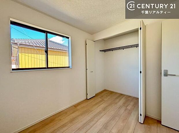 住空間をすっきり使うためには必須ポイントの収納スペースですよね。是非現地でご確認ください!