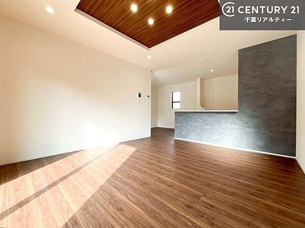 広々ダイニングスペース!ゆったりお食事。笑い声響く楽しい時間が過ごせます。日々の疲れも癒されます!