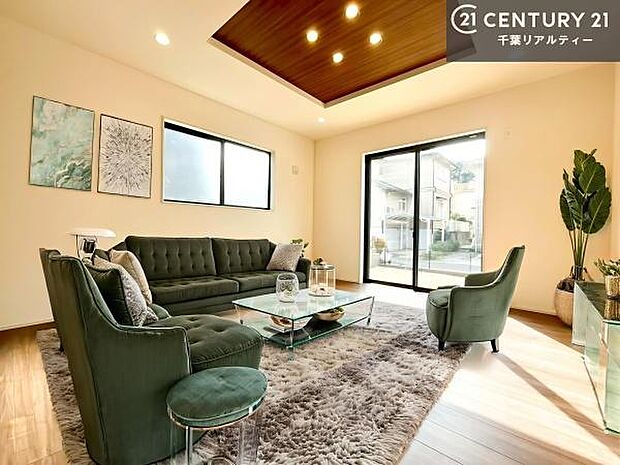 家具はCGパースです。心地良いリビングは家族が自然と集まります。家族団欒の時間が増えそうです。ご家族と、より一層充実した時間を過ごせそうですね。