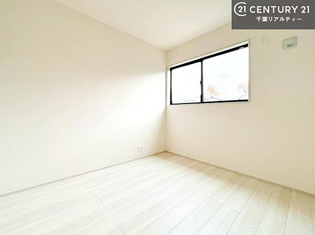 シンプルにデザインされているため、家具を選びません！お気に入りの家具を置いてくつろげる空間を作ることができます。